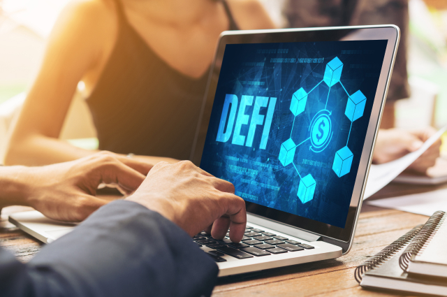 DeFi & Financial Services
